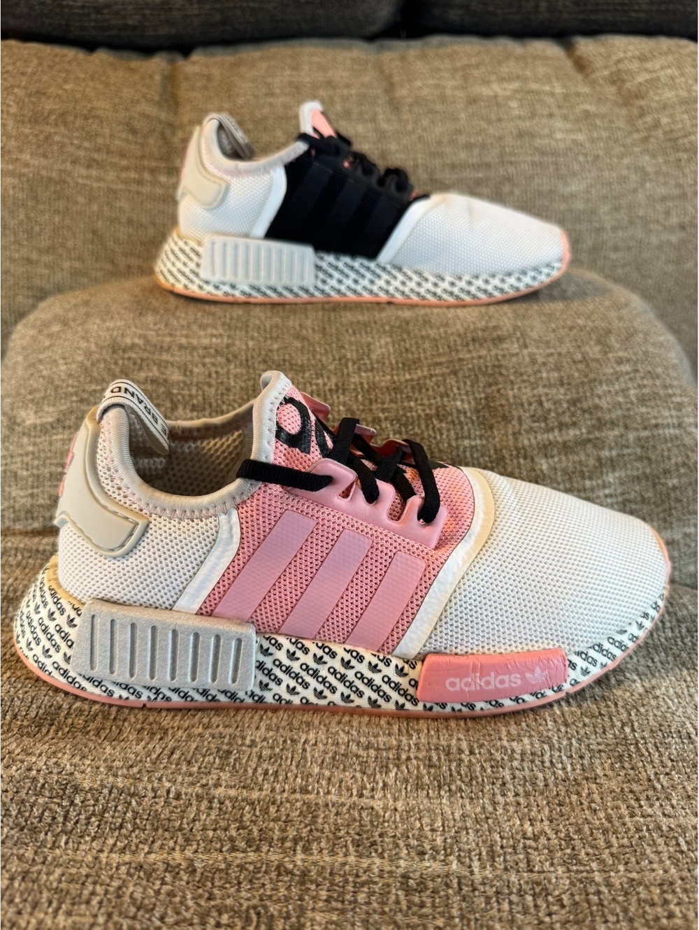 Adidas NMD_R1 J White Glory Pink Black Sneakers FV6991 Size 5.5Y / Women’s 7